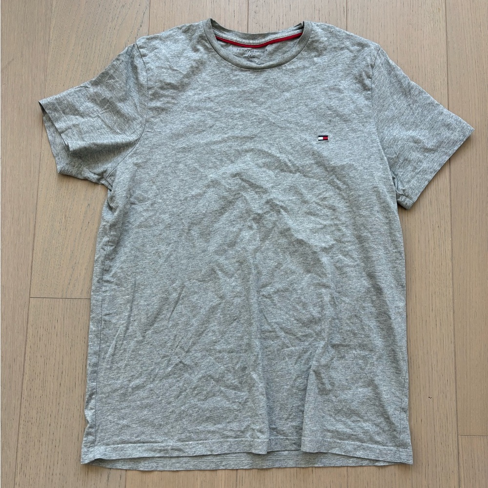 Tommy Hilfiger Men’s Solid T-Shirt (Gray)